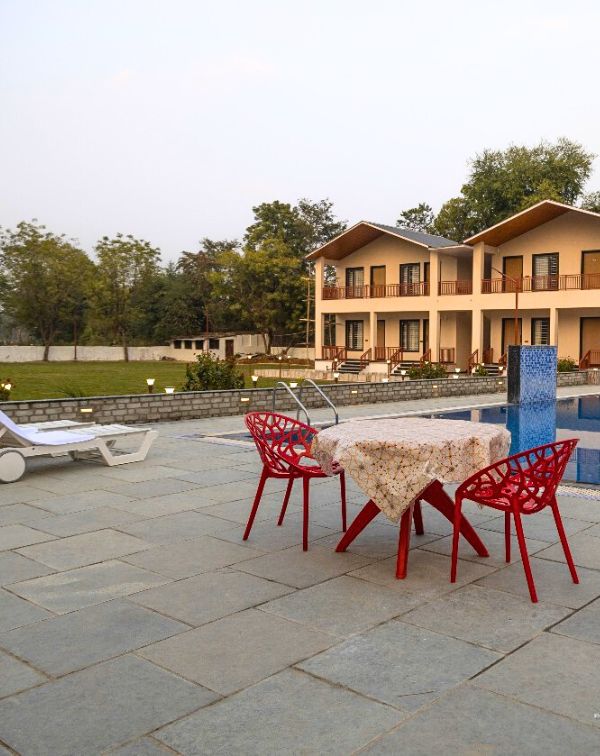 best resorts in udaipur near lake