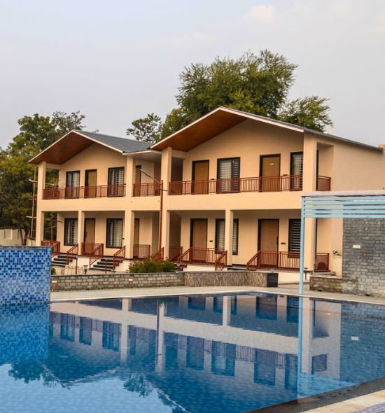 Resort with swimming pool in Udaipur